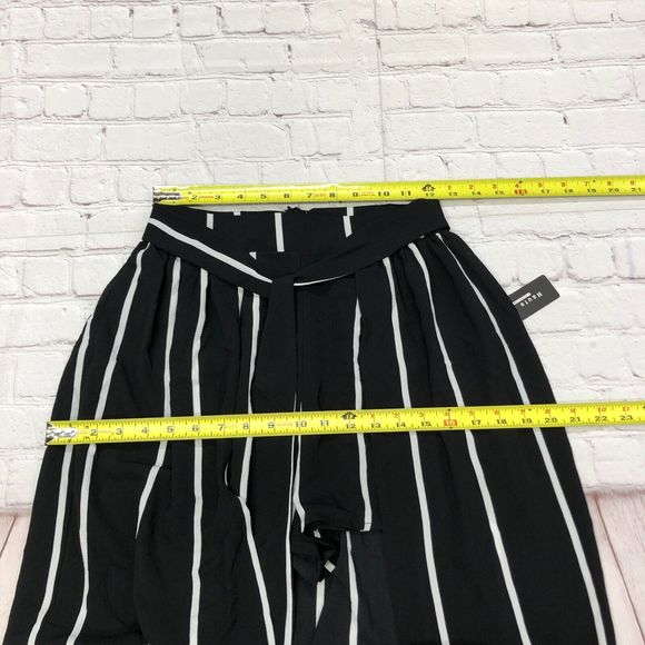 NWT Haute Monde Women Shorts with Skirt Size Small Stripes B237 -12 - Picture 3 of 16